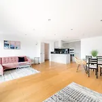 Riverside Two Bedroom Apartment In Canary Wharf