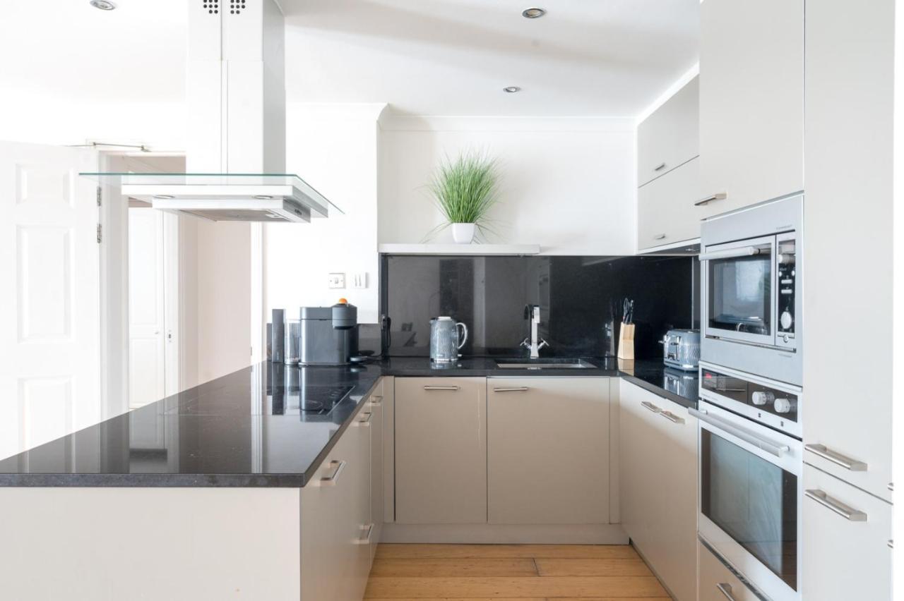 Apartment Riverside Two Bedroom In Canary Wharf
